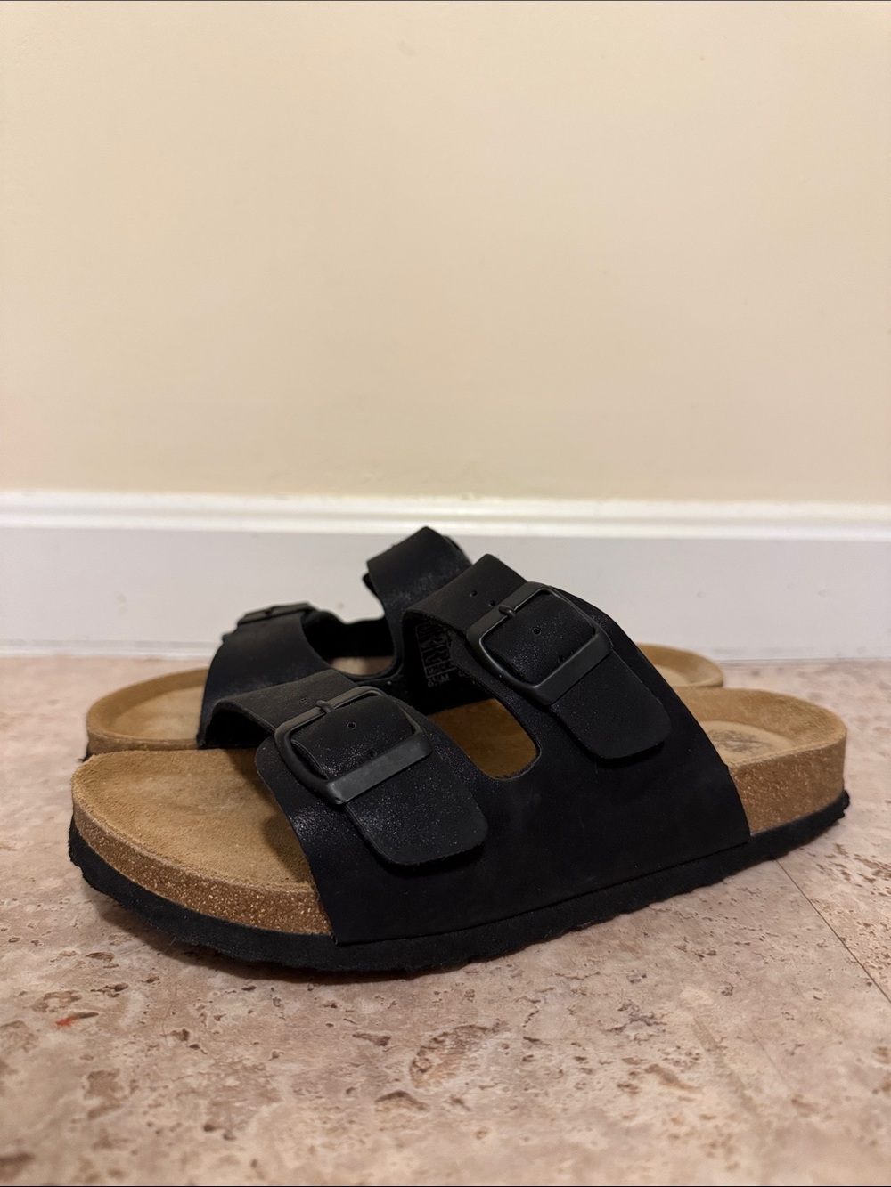 CUSHIONAIRE Lane Cork Footbed Sandals